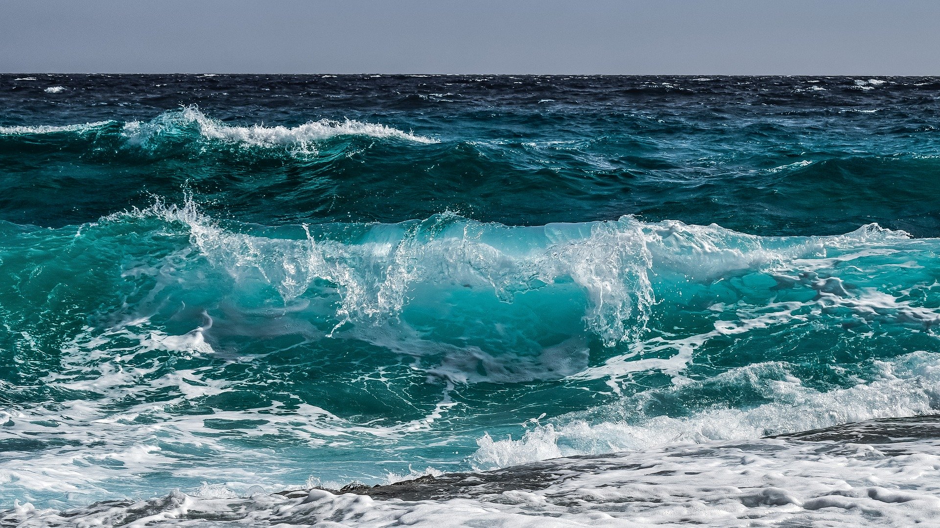 Wellen im Meerwasser